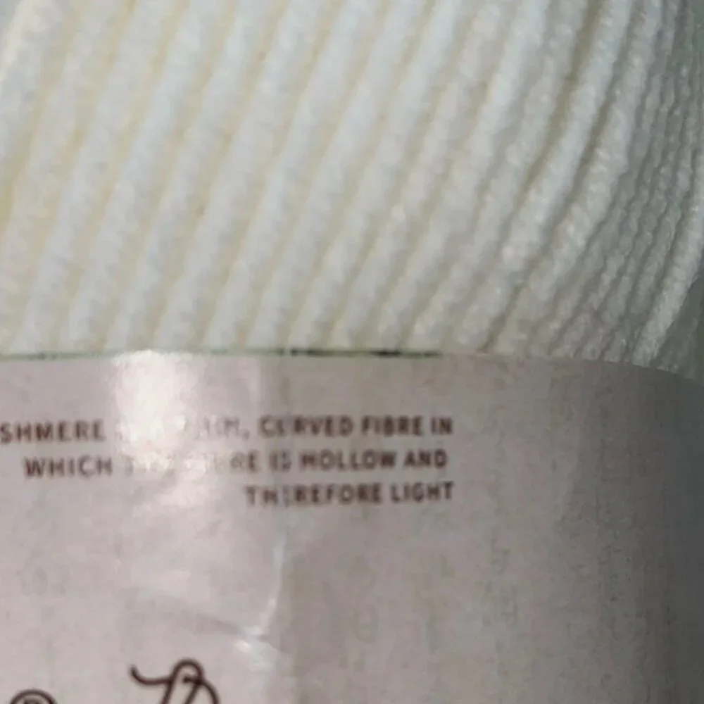 Cashmere Yarn Ivory 6 Skeins NEW